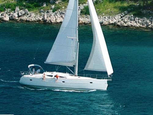 Yacht Elan 434 Impression chartern in ACI Marina Pula