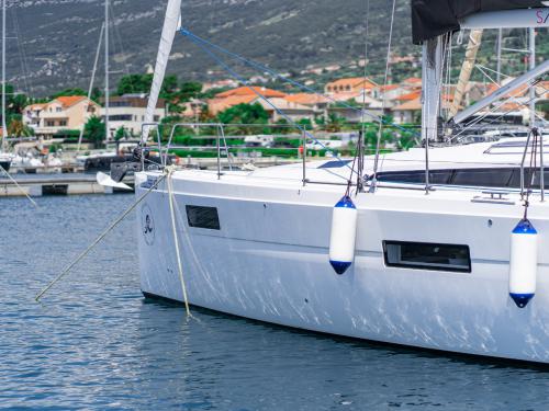 Segelyacht Elan 45 Impression chartern in Marina Kastela