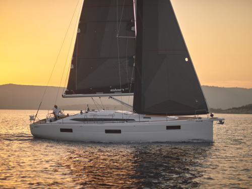 Segelboot Elan 43 Impression chartern in SCT Marina Trogir