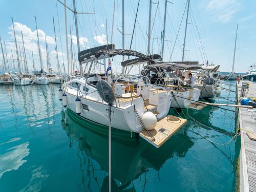 Segelyacht Elan 45 Impression Yachtcharter in Kastel Gomilica