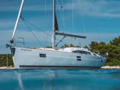 Yacht Elan 45 Impression available for charter in Puerto Montt
