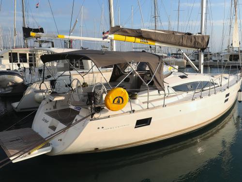Segelboot Elan 45 Impression chartern in Marina Dalmacija