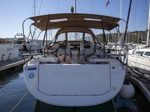 Yacht Elan 45 Impression chartern in Pula