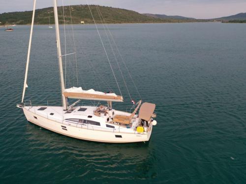 Yacht Elan 45 Impression Yachtcharter in Pirovac