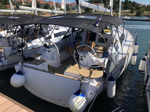Segelyacht Elan 45 Impression chartern in Krk