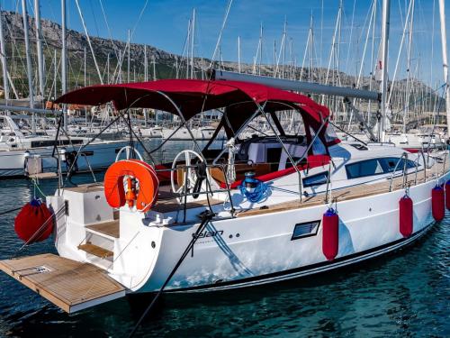 Segelyacht Elan 45 Impression chartern in Marina Kastela