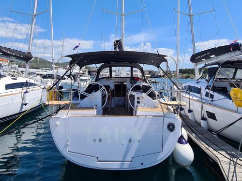 Yacht Elan 45 Impression Yachtcharter in Trogir