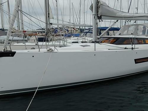 Yacht Elan GT5 for rent in Puerto Montt