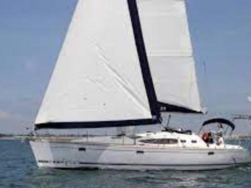 Sailing yacht Feeling 39 DI for charter in La Trinite sur Mer