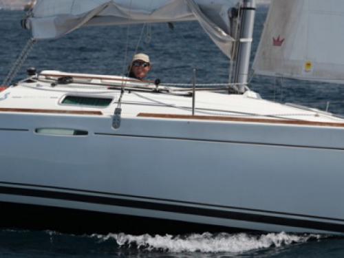 Sailing yacht First 25 available for charter in Arzon