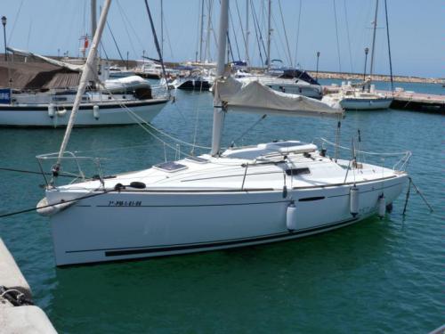 Sailing boat First 25.7 for rent in Port des Minimes