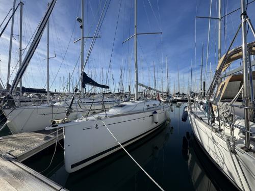 Segelboot First 30 chartern in Port des Minimes