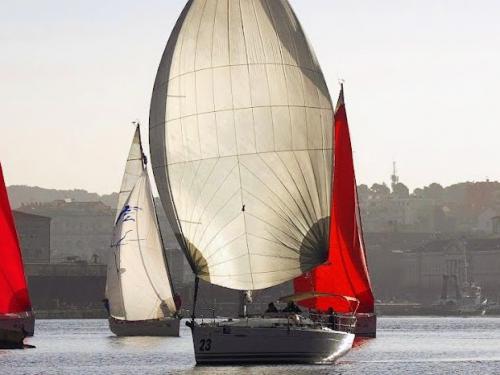 Yacht First 35 chartern in Pula