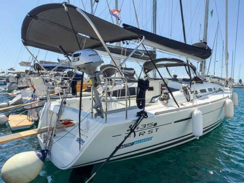 Sailboat First 35 for rent in Pula