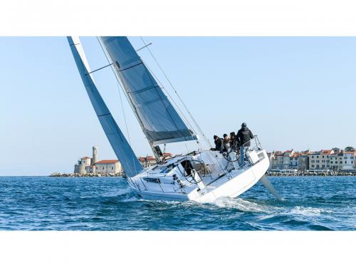 Segelboot First 36 Yachtcharter in Pirovac