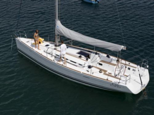 First 40.7 Segelyacht Charter null