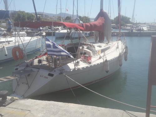 Sailing boat First 42 for rent in Alimos Marina Kalamaki