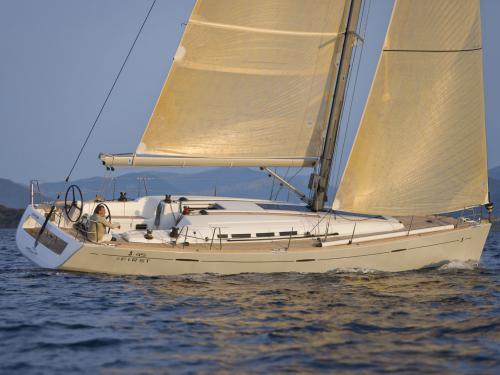 Yacht First 45 for hire in Larmor Plage