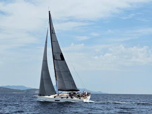 Yacht First Yacht 53 chartern in Lavrio