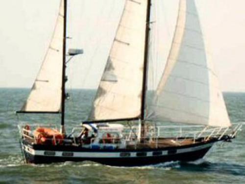 Sailing yacht Gouwzee 42 for rent in Lemmer
