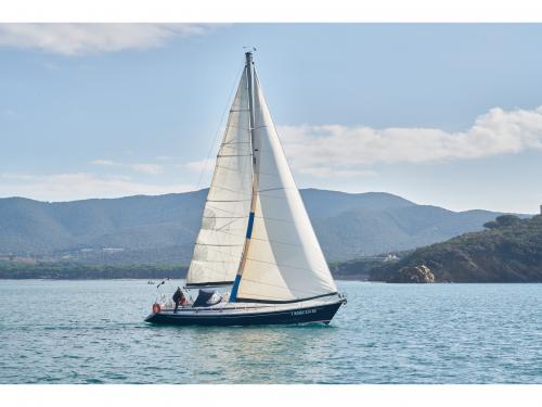 Sailing yacht Grand Soleil 43 for rent in Castiglione della Pescaia