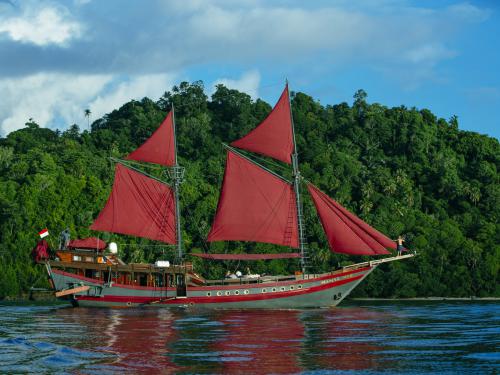 Sailboat Gulet for hire in Labuan Bajo