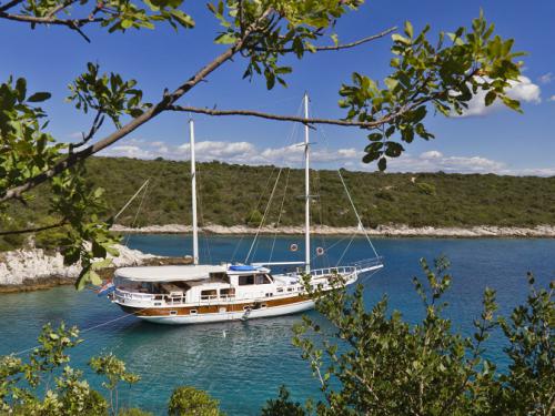Sailing yacht Gulet available for charter in Omis