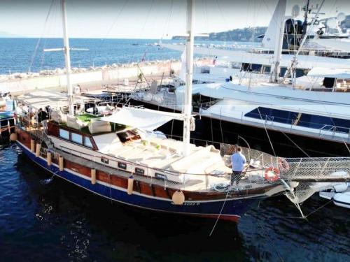 Segelyacht Gulet Yachtcharter in Neapel