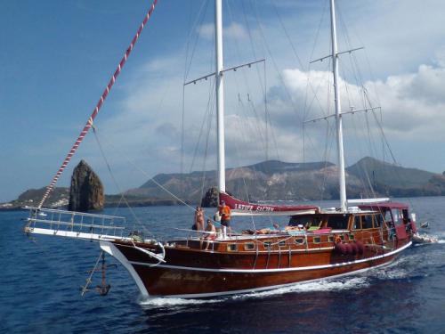 Sailing yacht Gulet for hire in Lipari