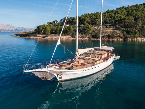Yacht Gulet for rent in Kastela