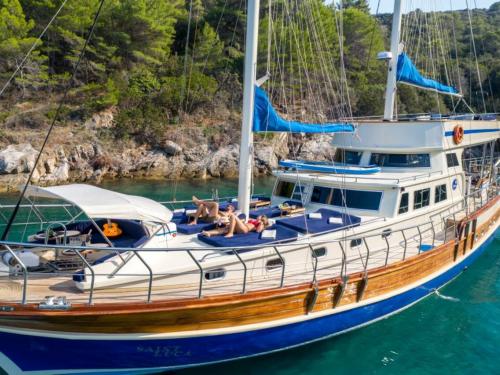 Gulet Luxus Yachtcharter in Omis (Kroatien)