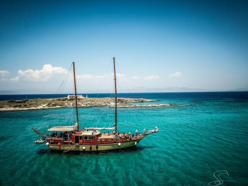 Sailing yacht Gulet for charter in Athens
