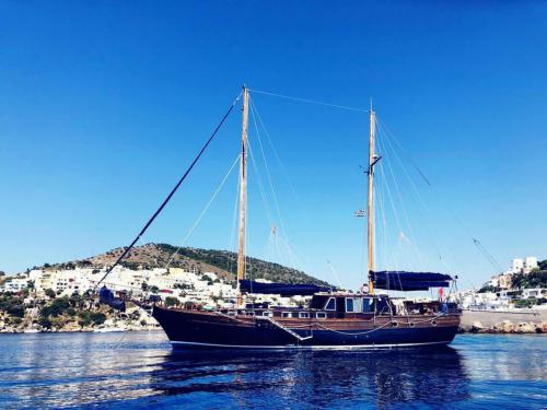 Yacht Gulet for charter in Lipari