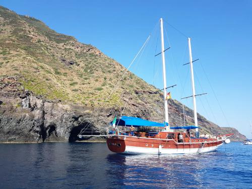 Sailboat Gulet for rent in Lipari