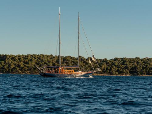 Sailing yacht Gulet for charter in Trogir
