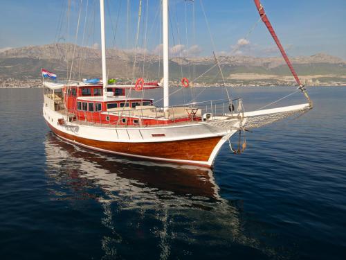 Sailing yacht Gulet available for charter in Kastel Gomilica