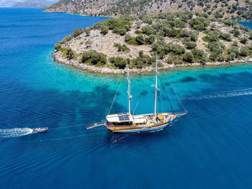 Sailing yacht Gulet available for charter in Goecek