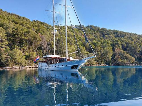 Yacht Gulet for charter in Podstrana Yacht Gulet for charter in Podstrana