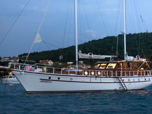 Sailing yacht Gulet for charter in Split