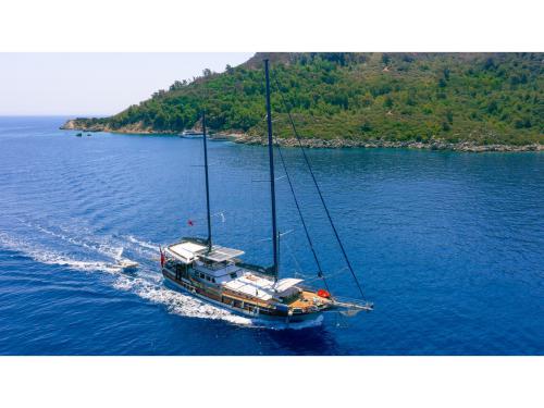 Sailing yacht Gulet for hire in Adakoy