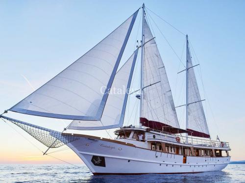 Segelyacht Gulet chartern in Jesenice