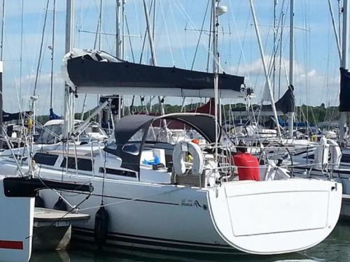 Sailboat Hanse 345 for charter in Alimos Marina Kalamaki