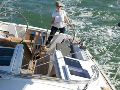Sailing boat Hanse 345 for rent in Marina Mallorca Nautica