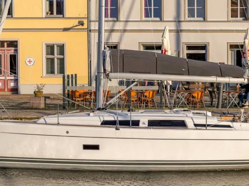 Segelyacht Hanse 348 chartern in Vieux Port