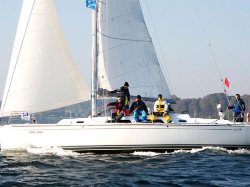 Yacht Hanse 370 chartern in Heiligenhafen