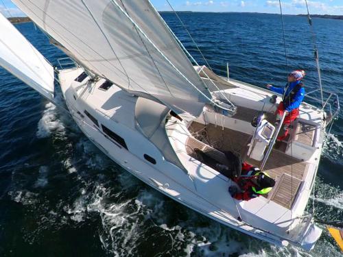 Segelyacht Hanse 370 Yachtcharter in Marina Sonwik