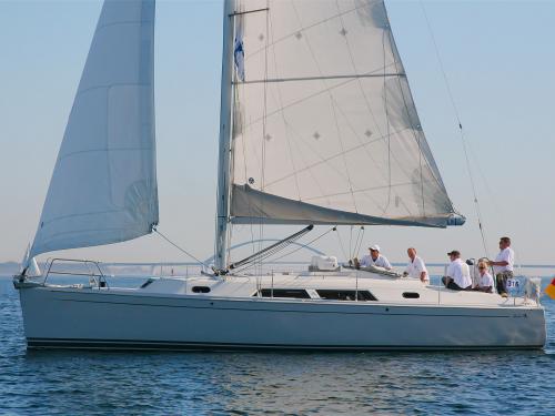 Sailing boat Hanse 370 for rent in Heiligenhafen