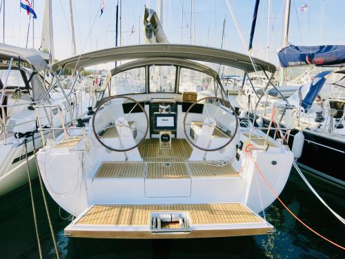 Segelyacht Hanse 388 chartern in Milna