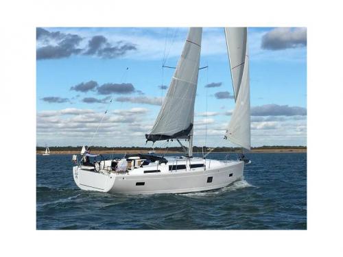 Yacht Hanse 388 available for charter in ACI marina Pula