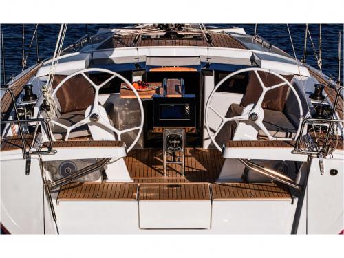 Sailing yacht Hanse 388 for rent in Pirovac